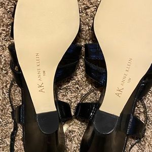 Brand new Anne Klein Black Wedge Heel Sandal 10M